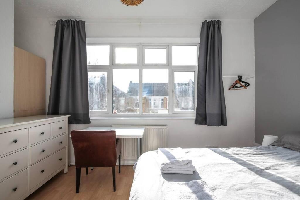 Large Modern Apartment With Garden Sleeps 10 Guests London Exterior photo